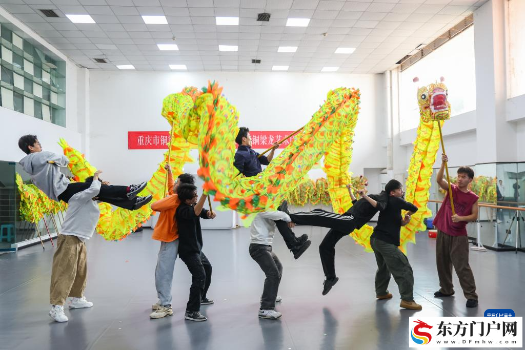 青春在龙舞中绽放(图5)