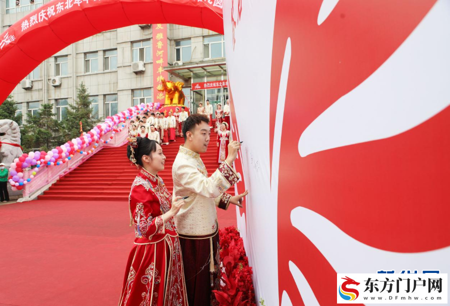 内蒙古呼伦贝尔:集体婚礼倡导婚育新风(图2) 内蒙古呼伦贝尔:集体婚礼倡导婚育新风(图2)